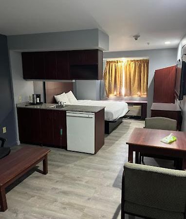Blisspoint Inn & Suites, Northwood Exteriör bild