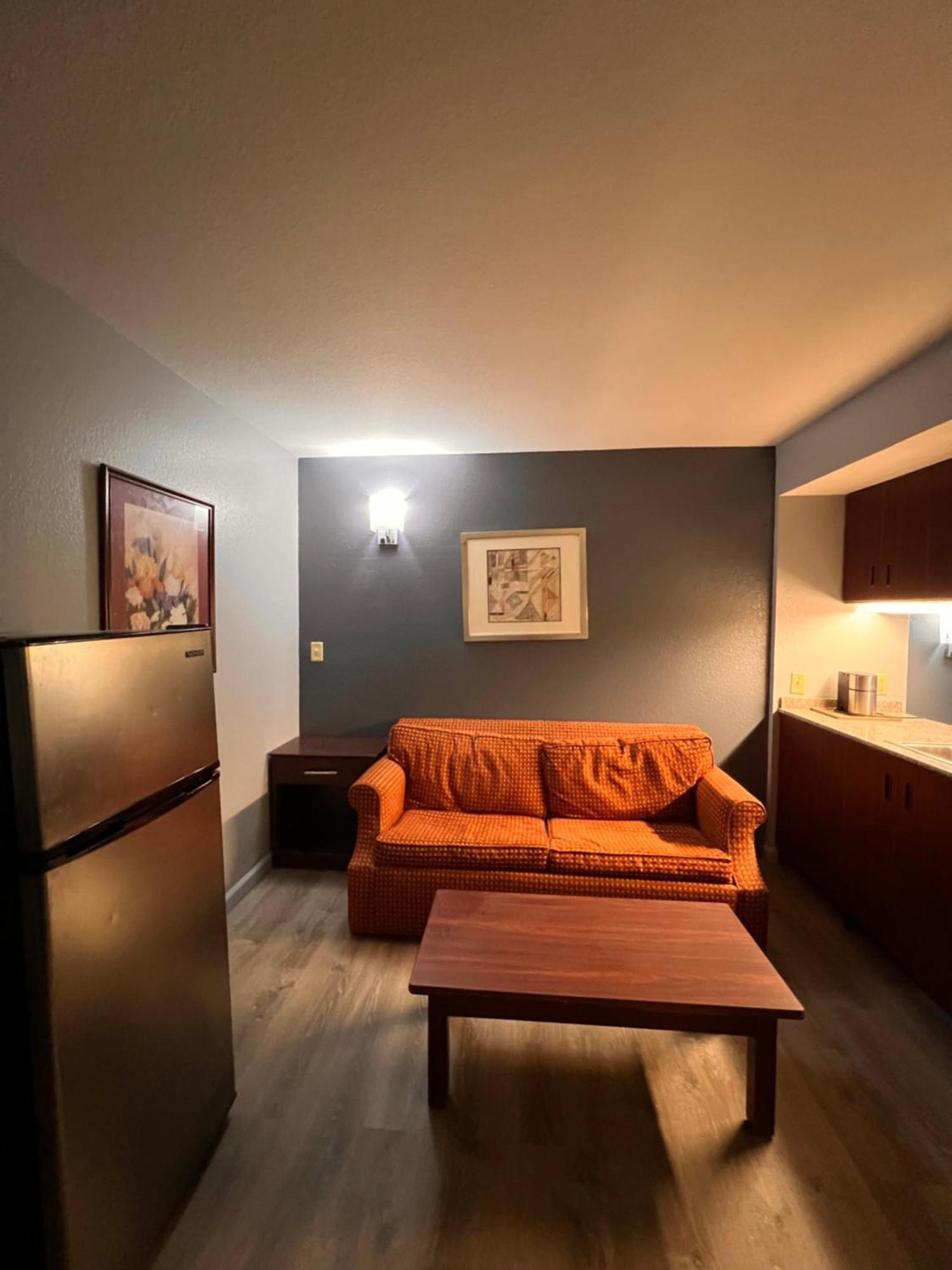 Blisspoint Inn & Suites, Northwood Exteriör bild